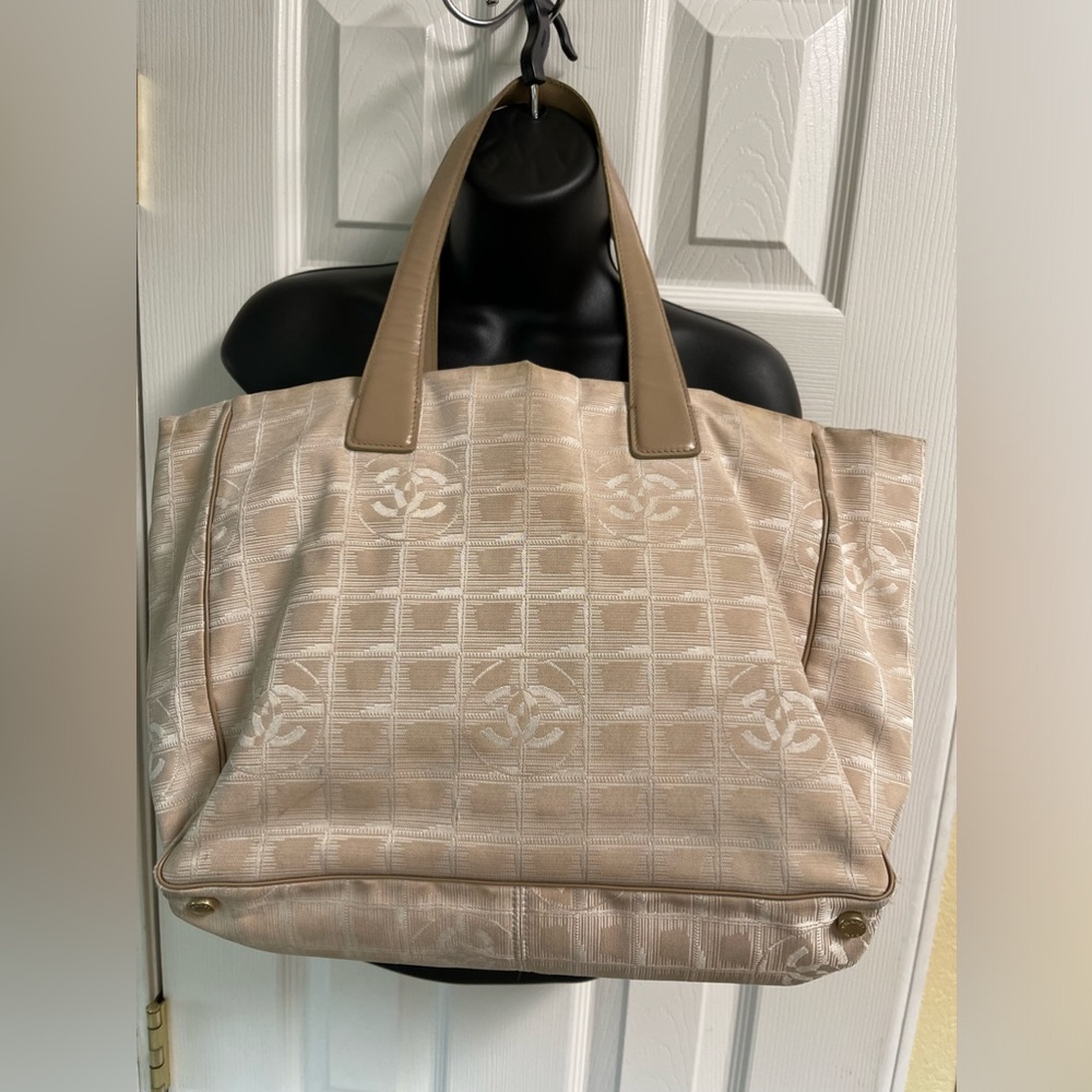 Vintage ChanelTote Bag. 2003-2004.  Designed by Karl Lagerfeld. Good vintage con
